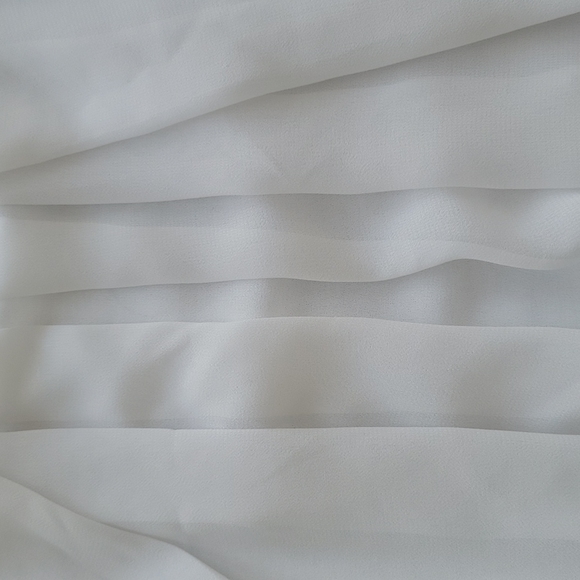 White blouse - Picture 3 of 5